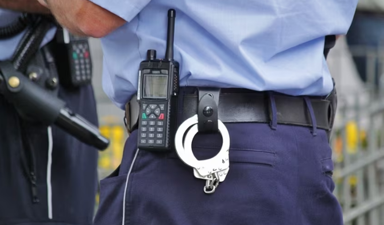 Policjantka z płockiej komendy ukarana. Pozostawiła broń, i nie tylko, na stacji paliw