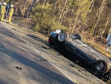 Wypadek w gm. Nowy Duninów. Pijany kierowca stracił panowanie nad pojazdem. Droga w miejscu wypadku jest zablokowana!