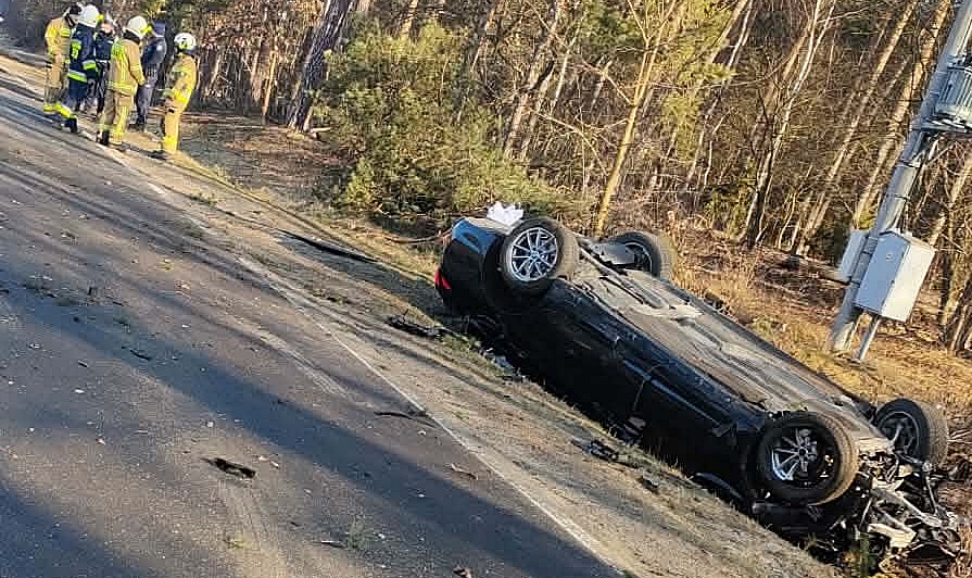 Wypadek w gm. Nowy Duninów. Pijany kierowca stracił panowanie nad pojazdem. Droga w miejscu wypadku jest zablokowana!