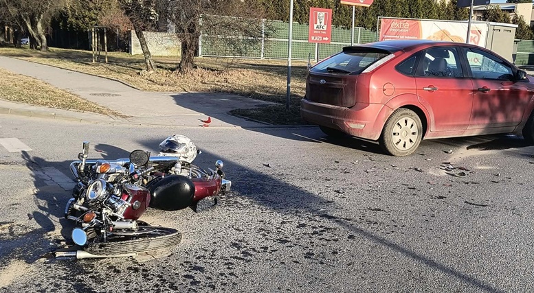 Nastoletni motocyklista trafił do szpitala. Wypadek na ul. Otolińskiej w Płocku