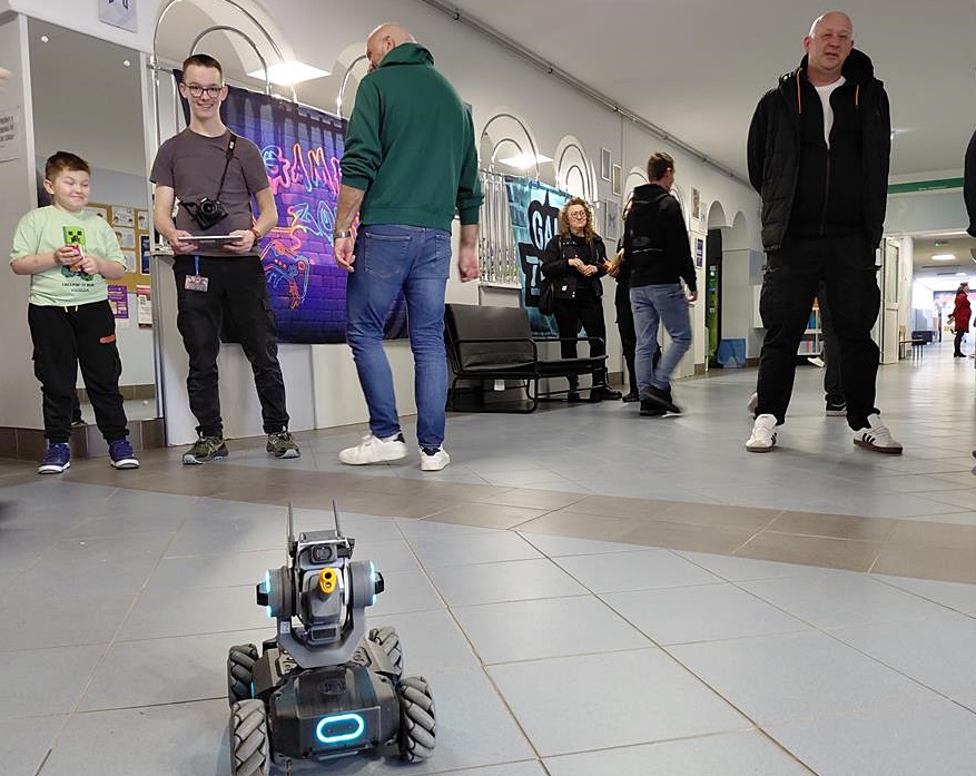 W tej szkole tego nie znajdziesz, czyli „po co nam klasówki”. Drzwi Otwarte w Mazowieckim Technikum Innowacji w Płocku [FOTO] [FILM]