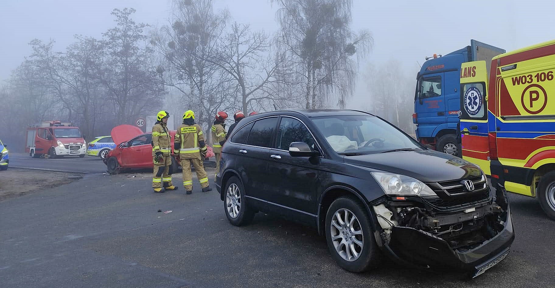 Zderzenie kilku samochodów w Cekanowie (gm. Słupno). Droga całkowicie zablokowana!