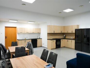 W trudnych życiowych chwilach znajdą tu bezpieczne schronienie. W Płocku powstały dodatkowe pokoje dla matek z dziećmi i kobiet w ciąży [FOTO]