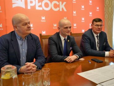 Schron z salą konferencyjną powstanie za budynkiem Starostwa Powiatowego w Płocku. Podpisano akt notarialny w tej sprawie