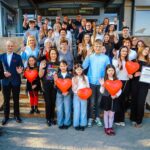 Wyjątkowi goście odwiedzili Starostwo Powiatowe w Płocku. Czekał na nich wspaniały tort, koncert i piękne słowa… [FOTO]