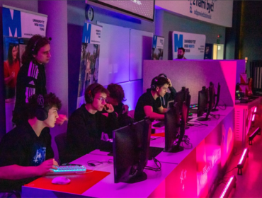 Młodzież z powiatu płockiego w finale największego turnieju esportowego w Europie. Powalczą o super nagrodę!