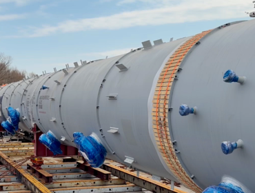 Gigantyczna kolumna przejedzie ulicami Płocka. Transport z nabrzeża do Orlenu potrwa całą noc