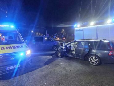 Zderzenie radiowozu z osobówką w Płocku. Cztery osoby trafiły do szpitala