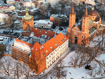 Perła w koronie płockich zabytków będzie jak nowa. Na wieżę zegarową powróci dzwon św. Zygmunta