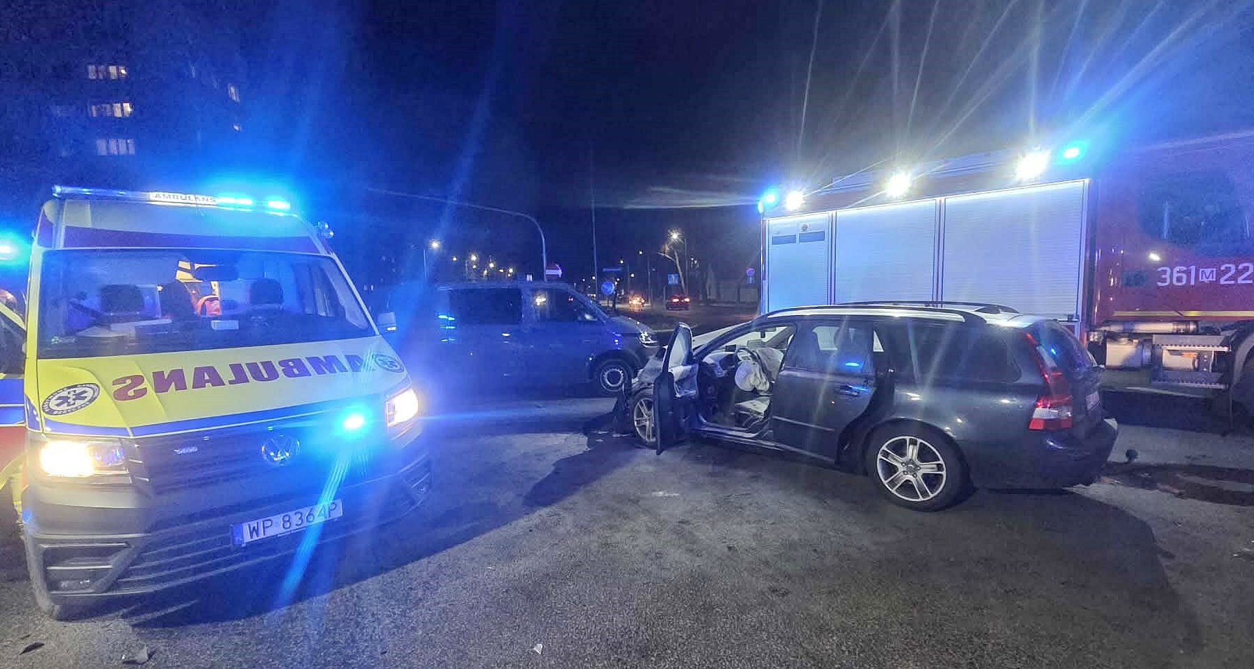 Zderzenie radiowozu z osobówką w Płocku. Cztery osoby trafiły do szpitala