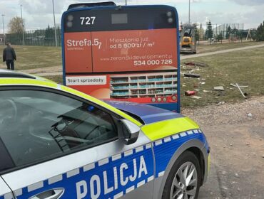 Zderzenie autobusu z samochodem osobowym w gm. Słupno. Sześć osób w szpitalu. Droga zablokowana!