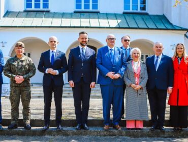 Owocna wizyta szefa MON na ziemi płockiej. Jednostka wojskowa w Trzepowie prawie gotowa. Powstała błyskawicznie [FOTO]