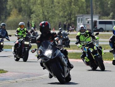 Tęskniliście? No to już oficjalnie sezon motocyklowy na Mazowszu otwarty. Impreza pod czujnym okiem policjantów [FOTO]