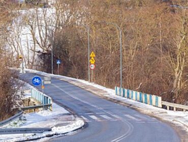 Utrudnienia w ruchu na ul. Szpitalnej w Płocku. Rusza budowa kładki rowerowej