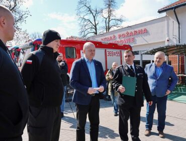 Nowy sprzęt dla strażaków ochotników z płockich jednostek. Hełmy, kamizelki, agregat prądotwórczy… [FOTO]
