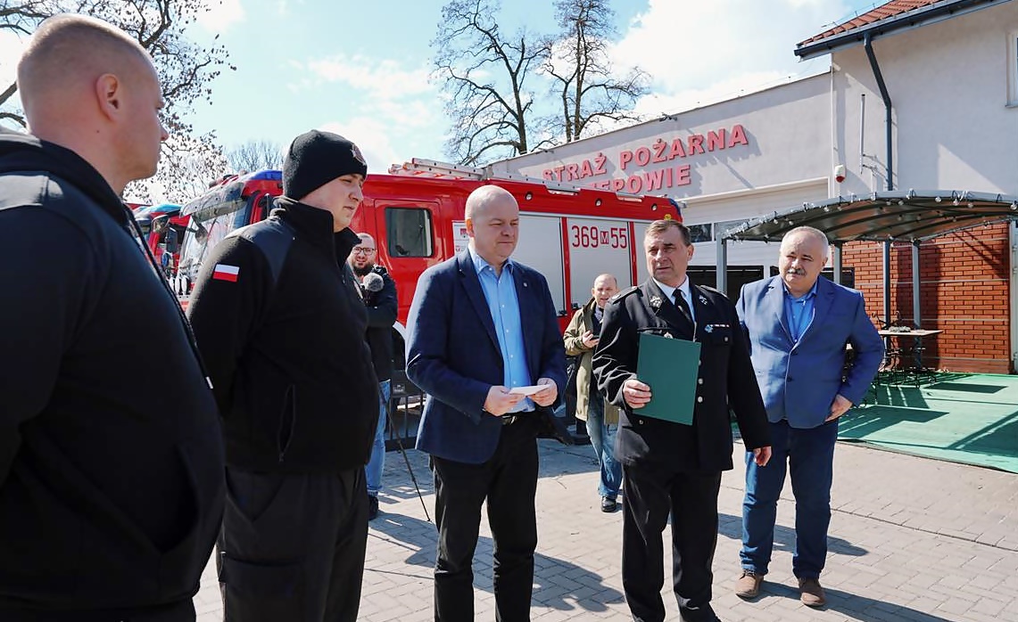 Nowy sprzęt dla strażaków ochotników z płockich jednostek. Hełmy, kamizelki, agregat prądotwórczy… [FOTO]