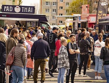 Smakowity festiwal szykuje się w Płocku. Przy Galerii Wisła staną food trucki wypełnione jedzeniem. Ale to nie wszystko…