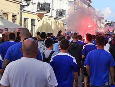 Kibice przejdą ulicami Płocka. Utrudnienia w ruchu. Policja apeluje do mieszkańców!