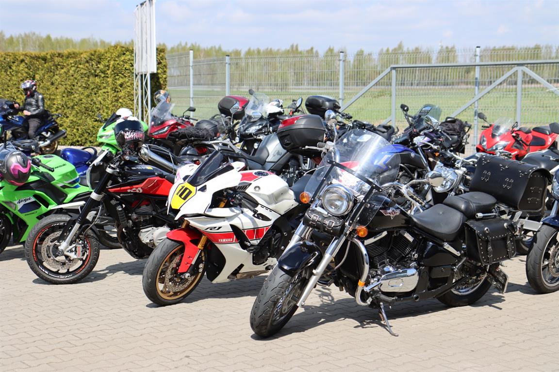 Tęskniliście? No to już oficjalnie sezon motocyklowy na Mazowszu otwarty. Impreza pod czujnym okiem policjantów [FOTO]