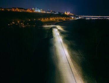 Nad płocką Sobótką zrobiło się jasno i… tak elegancko. Drogę rozświetliło mnóstwo latarni. I to jeszcze nie koniec [FOTO]