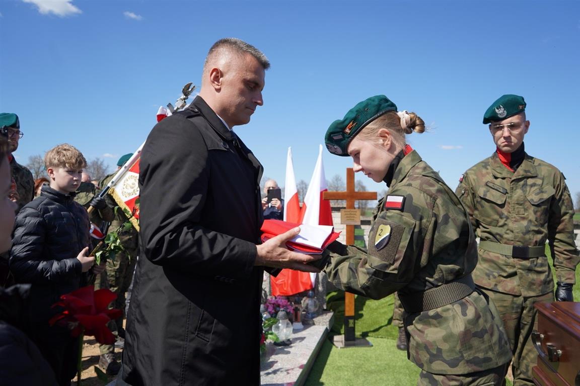 Spoczęli we wspólnej mogile w Zagrobie w powiecie płockim. Po ponad 80 latach od śmierci… [FOTO]