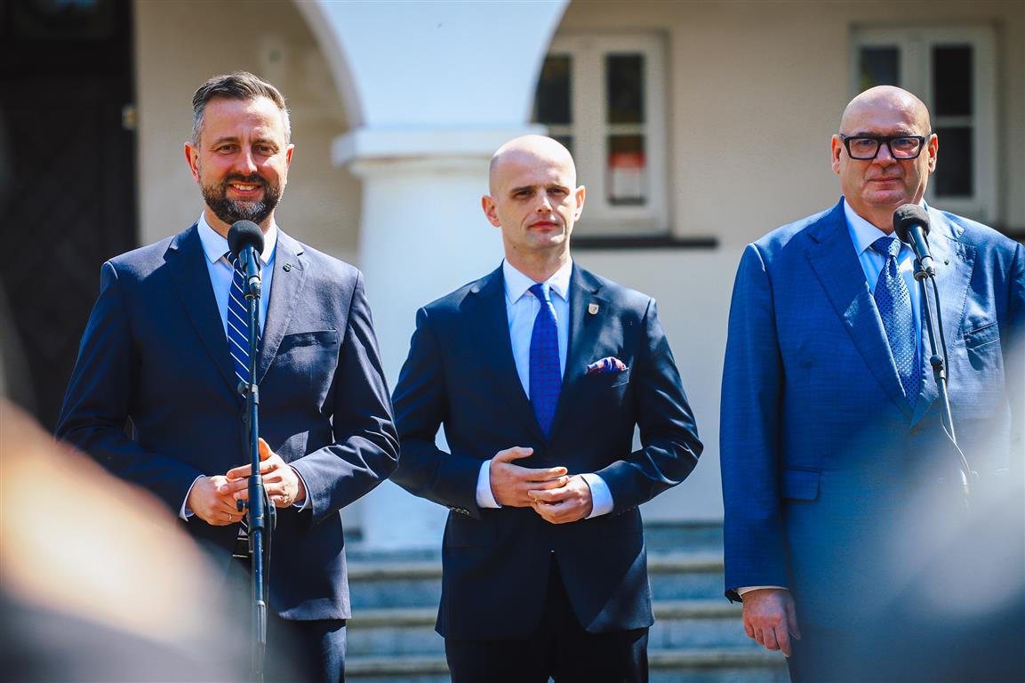 Owocna wizyta szefa MON na ziemi płockiej. Jednostka wojskowa w Trzepowie prawie gotowa. Powstała błyskawicznie [FOTO]