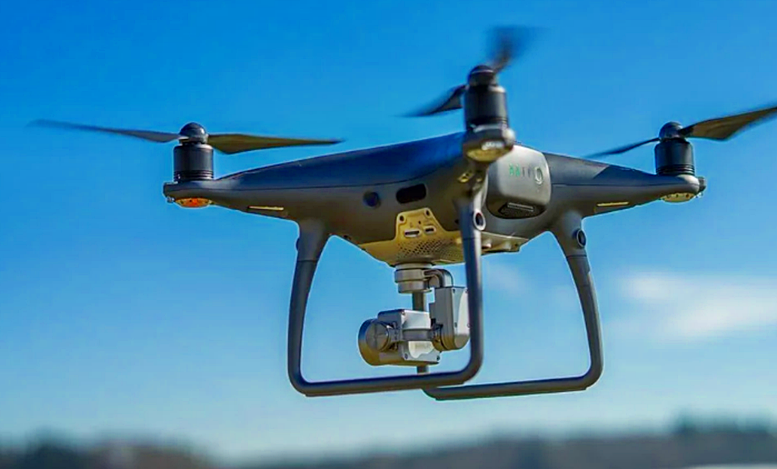 Wleciał dronem nad zakład produkcyjny Orlenu. Natychmiastowa reakcja służb. 14-latka zatrzymała policja