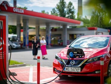 Nie tylko taniej za paliwa. Orlen obniżył ceny ładowania samochodów elektrycznych!