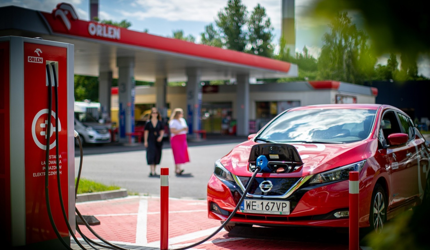 Nie tylko taniej za paliwa. Orlen obniżył ceny ładowania samochodów elektrycznych!