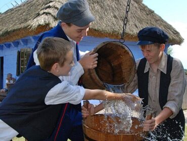 Strzelanie z sikawek, bicie jaj i wiele innych zabaw wielkanocnych. Sierpecki skansen zaprasza…