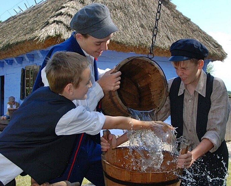 Strzelanie z sikawek, bicie jaj i wiele innych zabaw wielkanocnych. Sierpecki skansen zaprasza…