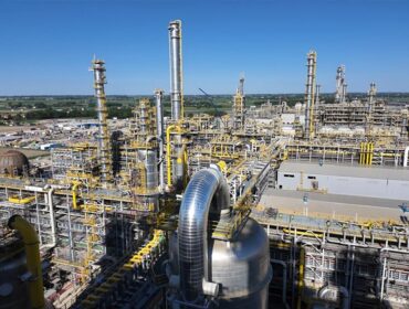 Tysiące kilometrów rur, miliony ton betonu, 34 narodowości. I nie chodzi o wieżę Babel, a… Nową Chemię w Płocku [FOTO]