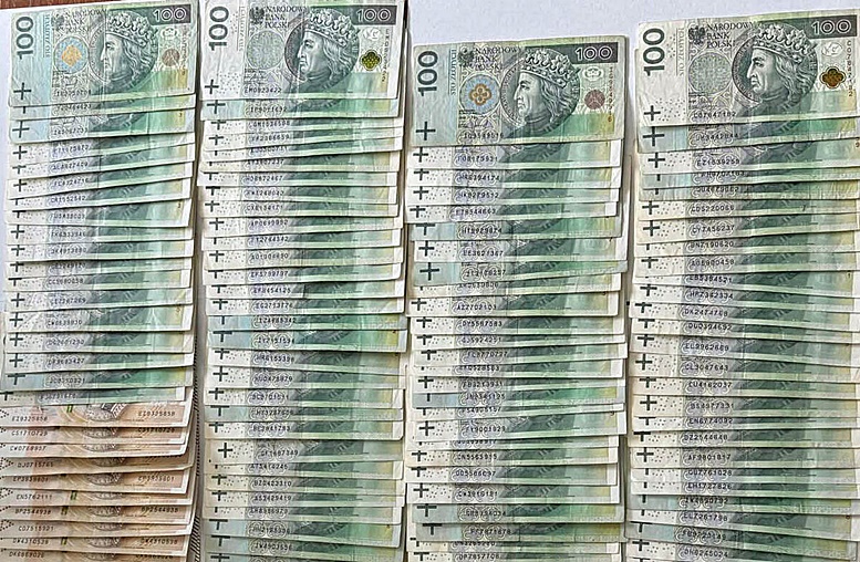 41 tys. zł – tyle płocka seniorka przekazała oszustkom. Była przekonana, iż pomaga córce