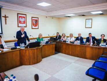 To był dobry rok dla powiatu płockiego. Radni docenili Zarząd. Trzy razy na tak! [FOTO]