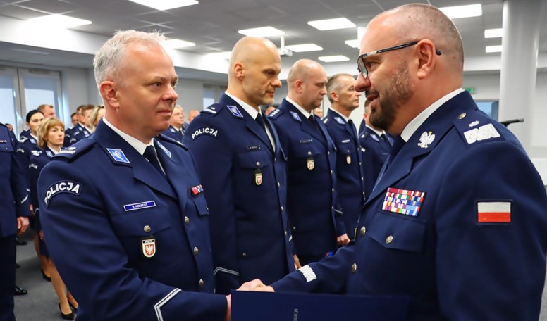 Wyższe stanowiska dla policjantów w mazowieckim garnizonie. Wśród awansowanych Robert Nolbert z płockiej komendy