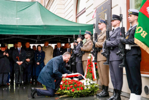 ’Tę piosenkę, tę jedyną’… Pamięć wciąż żywa. Rewelacyjny koncert w Płocku, a w Warszawie odsłonięcie ważnej tablicy [FOTO]