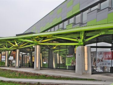 Dworzec, na który w Płocku prowadzą… prawie wszystkie objazdy. Inna strona utrudnień w ruchu na ulicach w centrum miasta [FOTO]