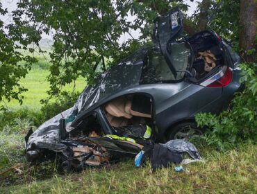 Kierowca w stanie zagrażającym życiu trafił do szpitala. Wypadek na ul. Kolejowej w Płocku