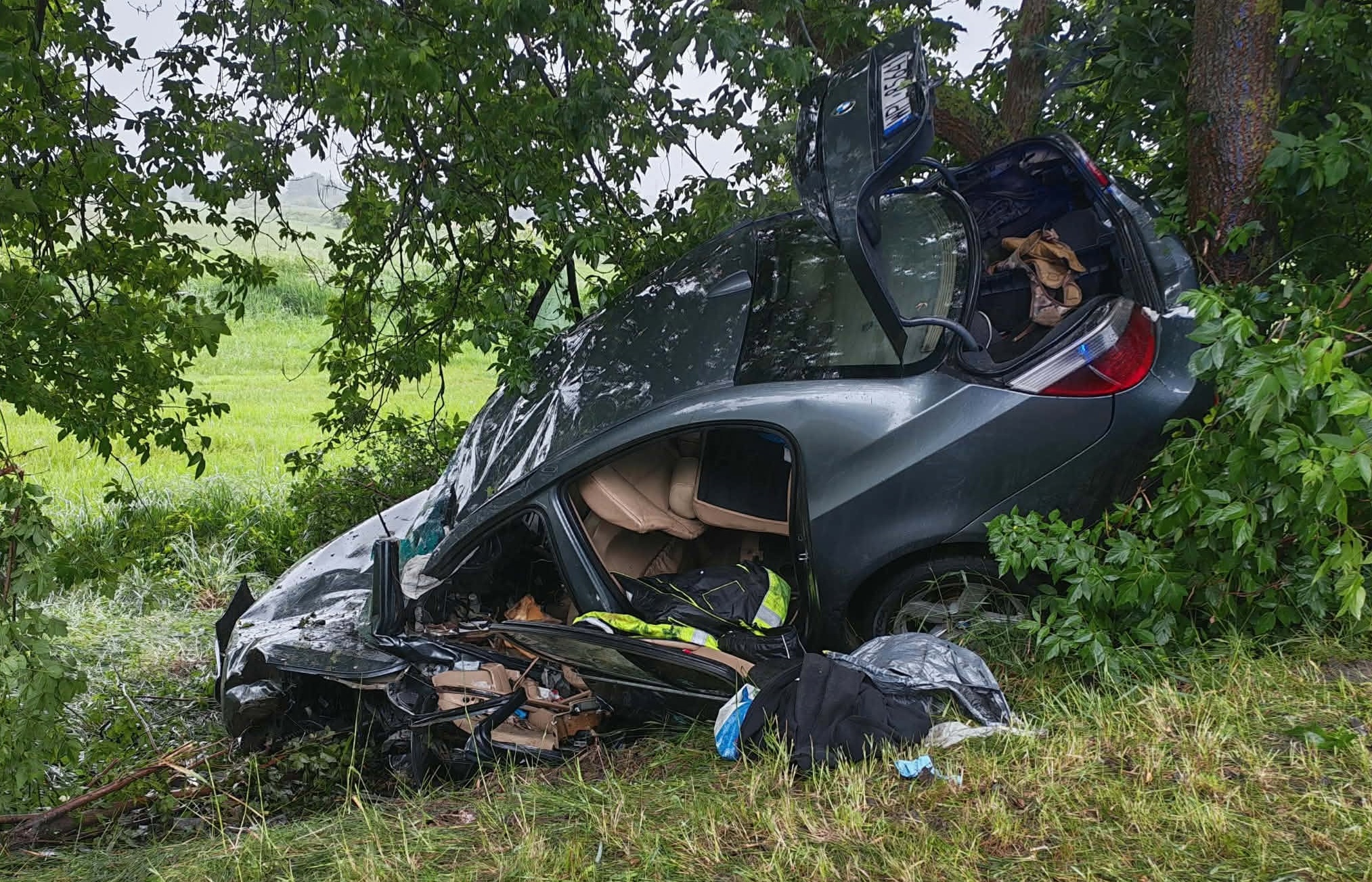 Kierowca w stanie zagrażającym życiu trafił do szpitala. Wypadek na ul. Kolejowej w Płocku