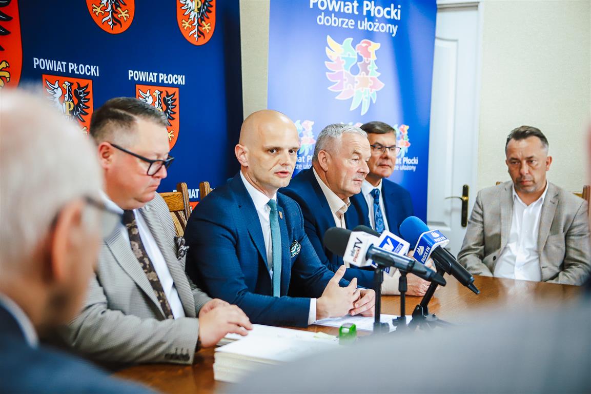 Cała lista umów na wykonanie inwestycji drogowych. Gdzie niebawem ruszą prace w powiecie płockim? Sporo tego… [FOTO]