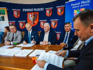 Cała lista umów na wykonanie inwestycji drogowych. Gdzie niebawem ruszą prace w powiecie płockim? Sporo tego… [FOTO]