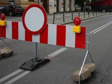 Naprawa przejazdu kolejowo-drogowego w Płocku. Utrudnienia w ruchu na ul. Wyszogrodzkiej!