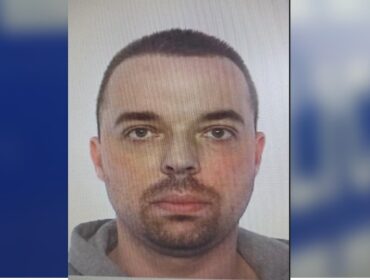 Zaginął 39-letni Piotr Kalinowski. Płocka policja i rodzina proszą o pomoc w poszukiwaniu
