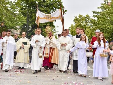 Główna procesja w Boże Ciało wyruszy z Bazyliki Katedralnej. Biskup płocki udzielił wiernym dyspensy