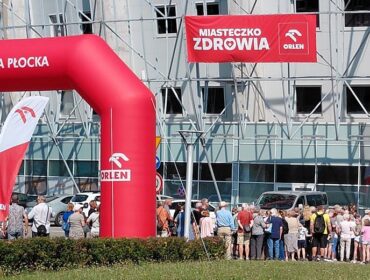 Za darmo i bez skierowań. W Miasteczku Zdrowia w Płocku jeszcze więcej stanowisk i badań. Kolejkowa nowość strzałem w 10! [FOTO]