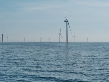 Pierwsza morska farma wiatrowa prawie gotowa. Orlen ogłosił, że turbin jest już 50