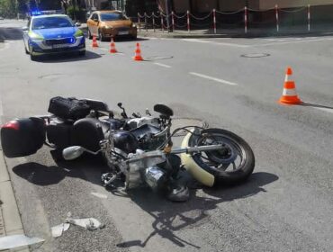 Wypadek w Płocku z udziałem motocyklisty. Mężczyzna trafił do szpitala. Policja apeluje!