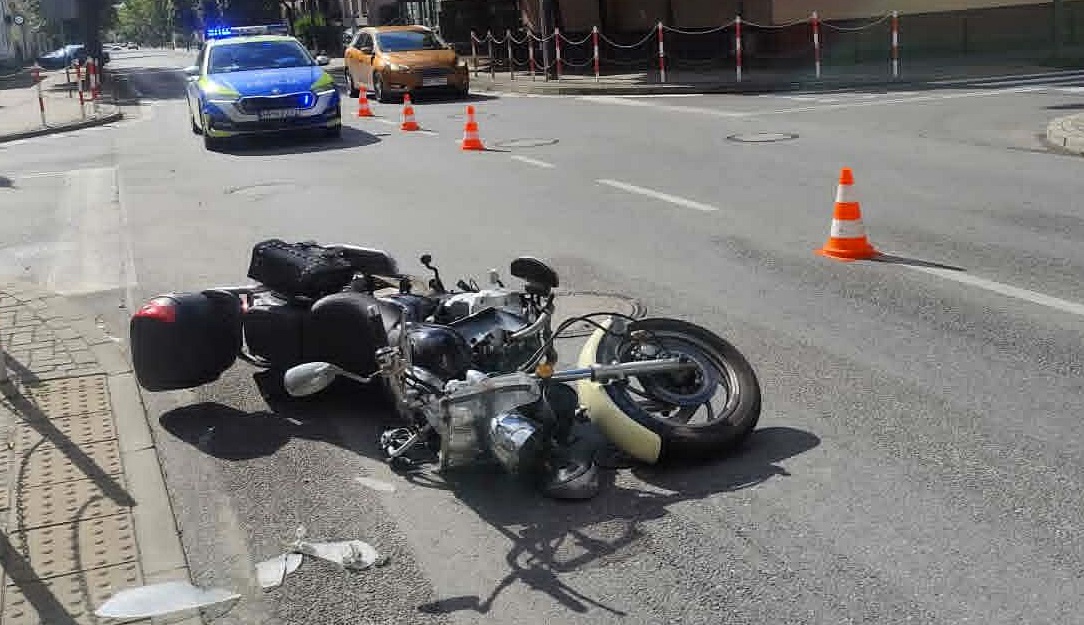 Wypadek w Płocku z udziałem motocyklisty. Mężczyzna trafił do szpitala. Policja apeluje!