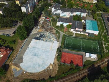 Kompleks obiektów sportowych powstaje przy szkole na Międzytorzu. Miasto otrzymało dofinansowanie [FOTO]