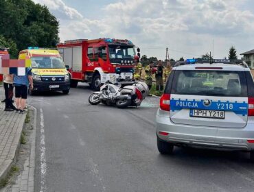 Zderzenie motocykla z osobówką w gm. Bielsk. 51-latek trafił do szpitala. Utrudnienia w ruchu!
